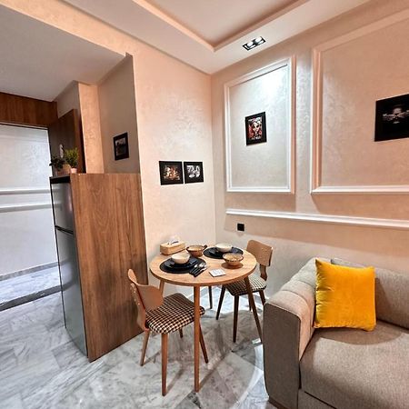 Luxueux Studio A Cote De Mcdo & Zara Maarif Casablanca Luaran gambar
